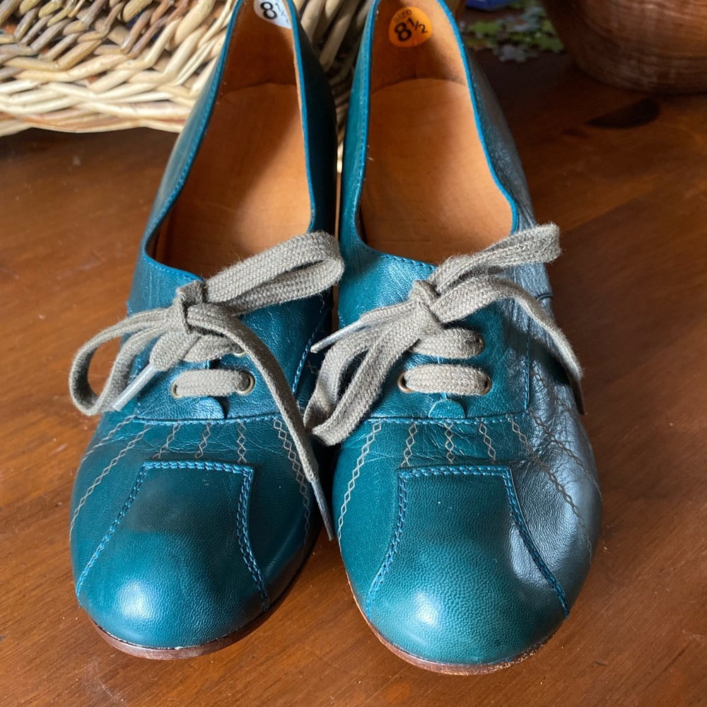 Chie Mihara Teal Leather Heels with Lace Detail - Picture 3 of 11